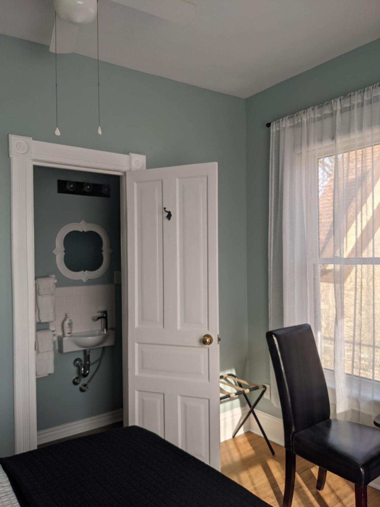 Colborne Bed And Breakfast Годерич Номер фото