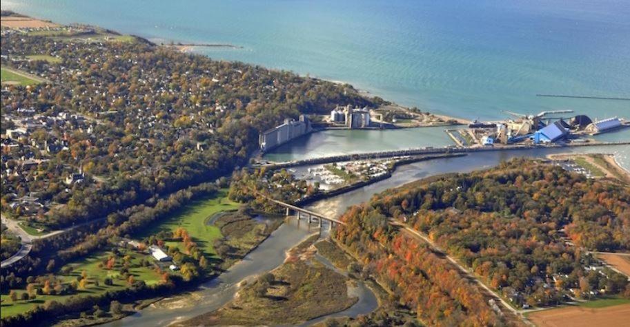 Colborne Bed And Breakfast Годерич Экстерьер фото